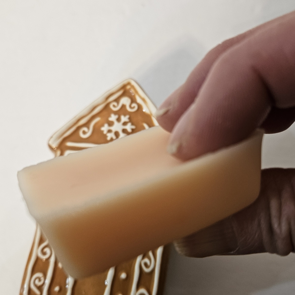 Wax Warmer Gingerbread House    Plug- in- Nightlight - Picture 8 of 10